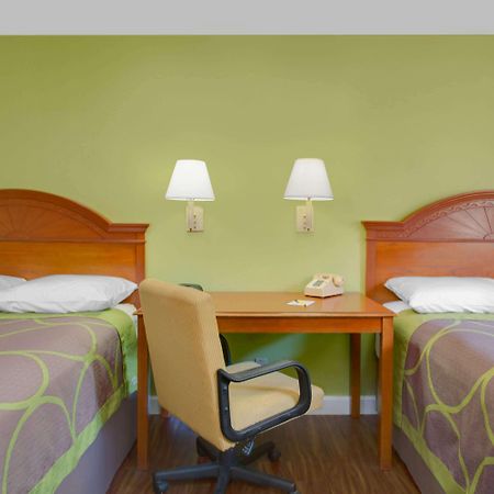 Super-8-Gainesville-I-75-Hospital-University-Area Екстериор снимка