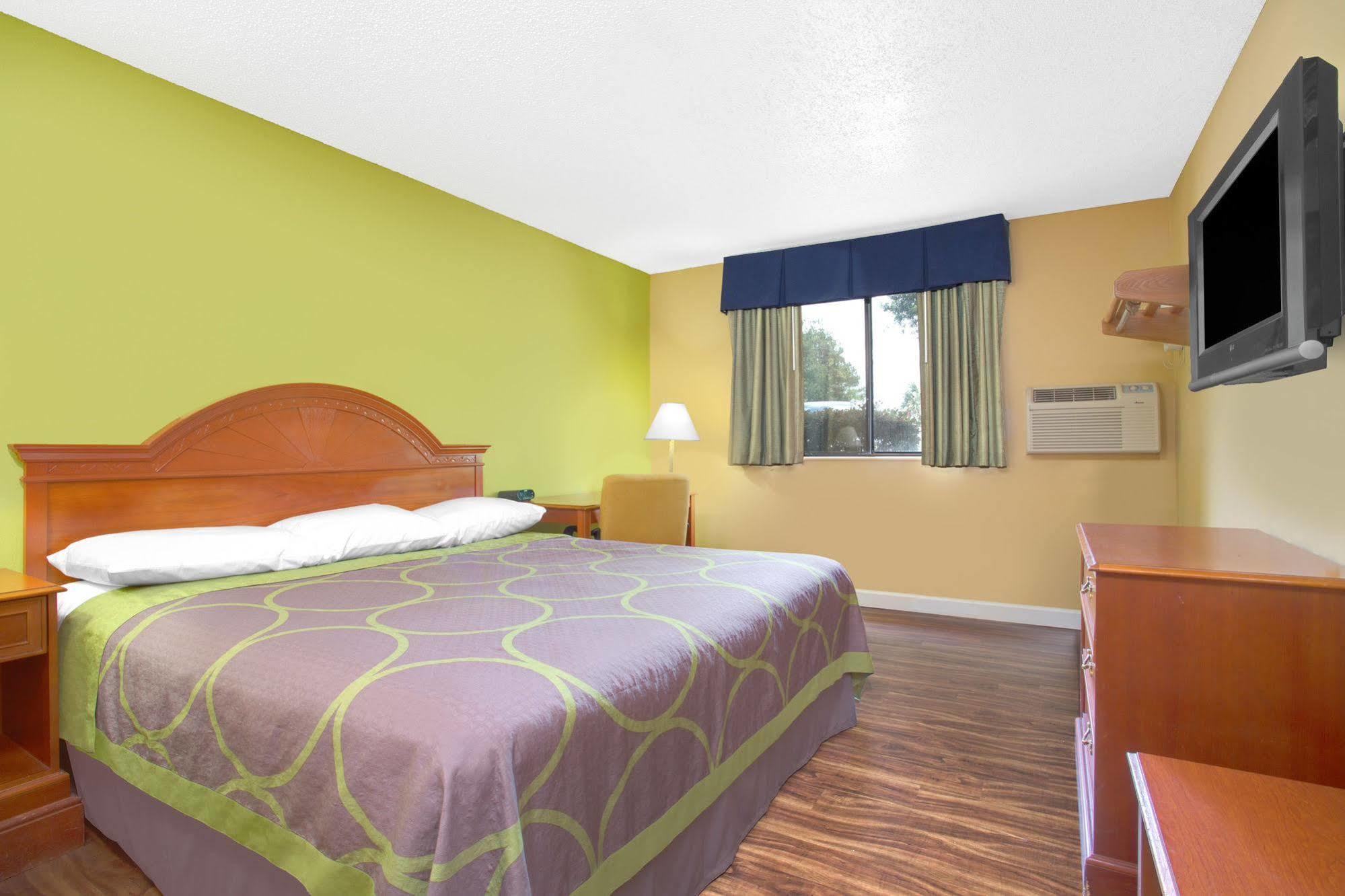Super-8-Gainesville-I-75-Hospital-University-Area Екстериор снимка