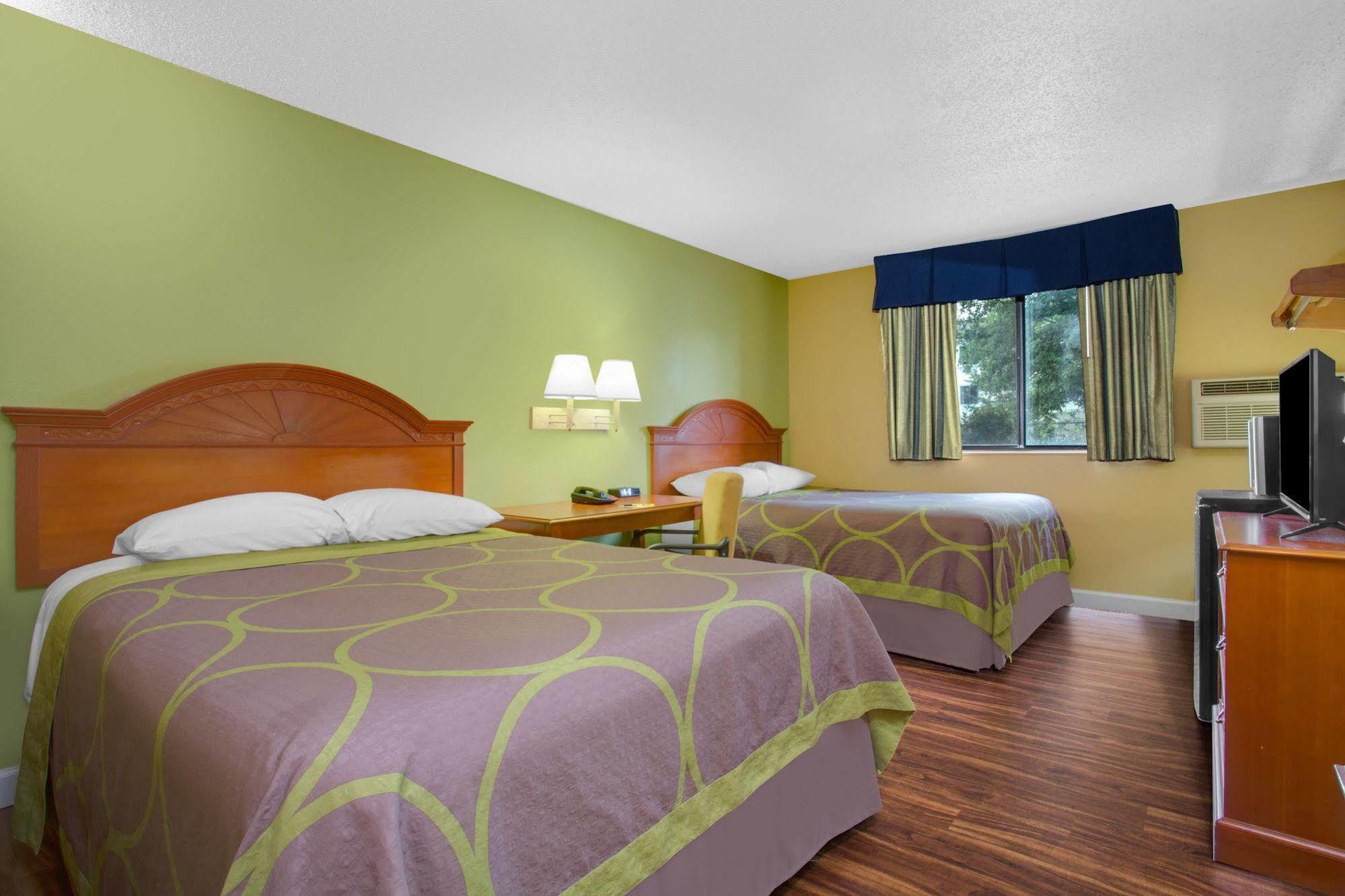 Super-8-Gainesville-I-75-Hospital-University-Area Екстериор снимка