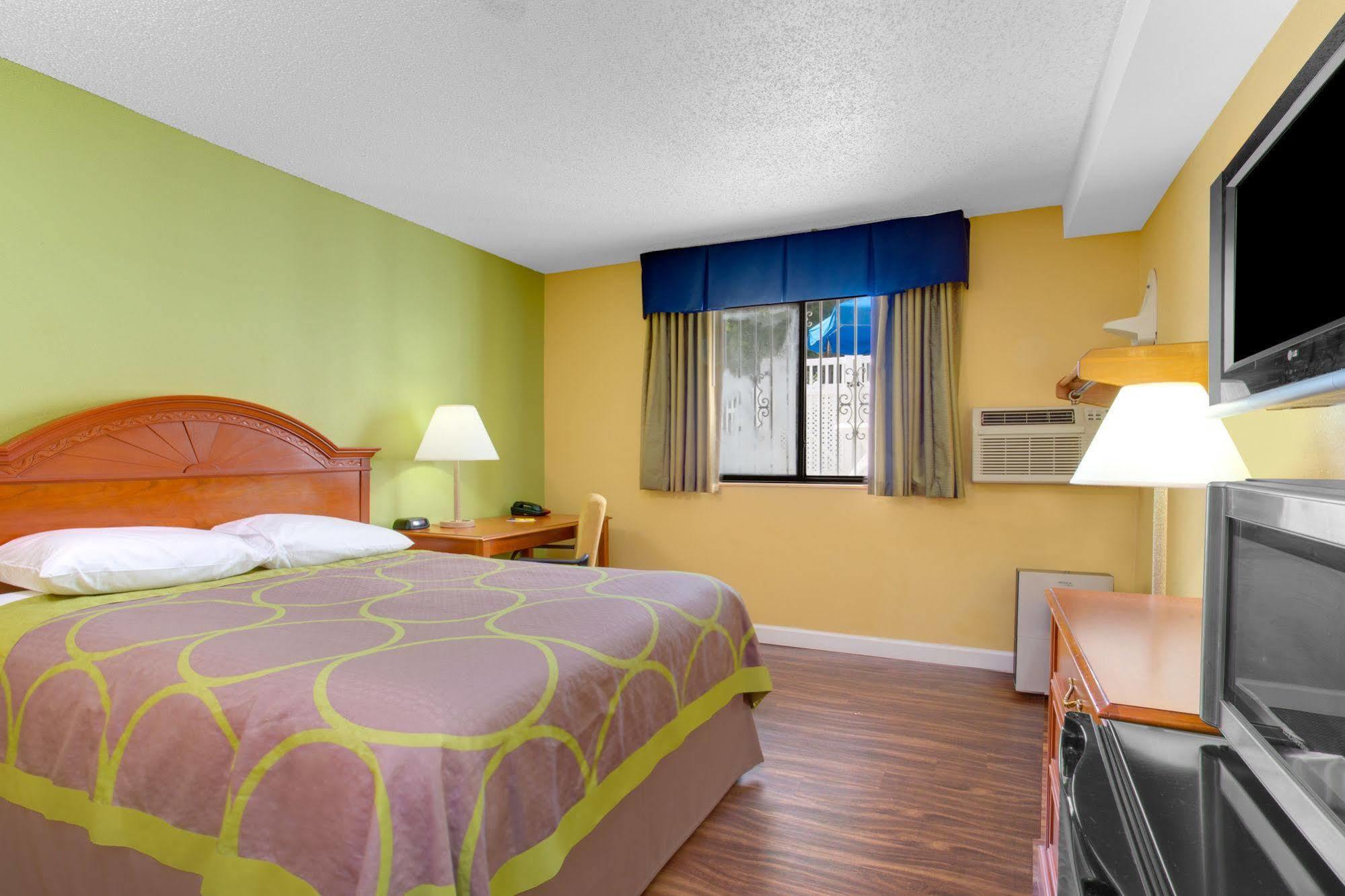 Super-8-Gainesville-I-75-Hospital-University-Area Екстериор снимка